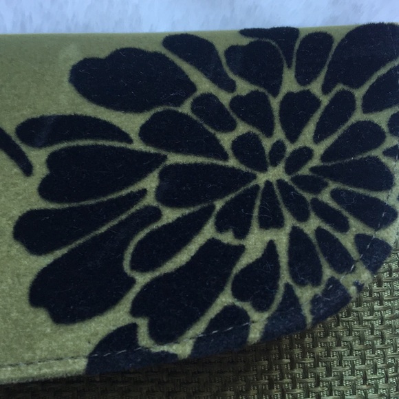 Green Handmade Straw Clutch - Picture 3 of 6